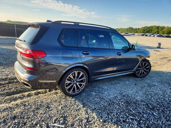 2021 BMW X7 M50i