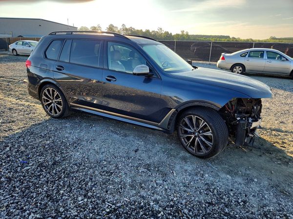 2021 BMW X7 M50i