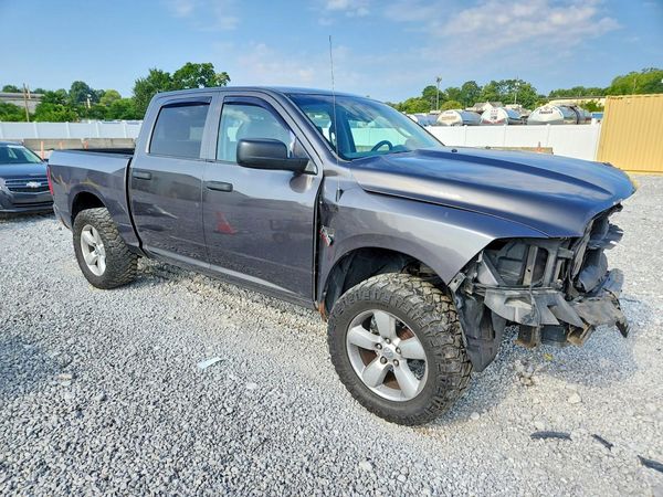 2014 RAM 1500 ST CREW CAB 4X4
