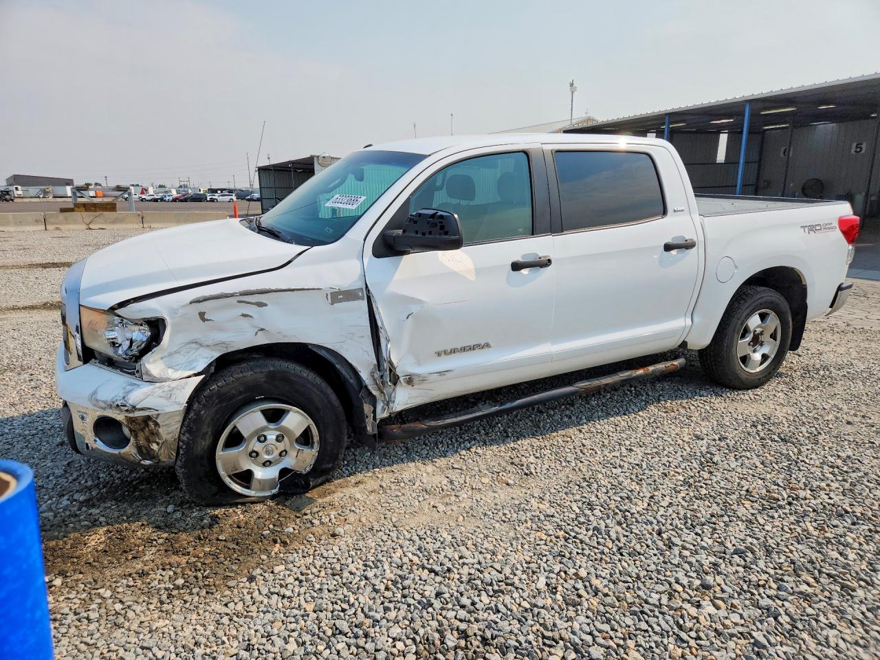 2013 TOYOTA TUNDRA SR5 — Front 3/4