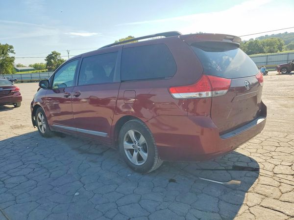 2013 TOYOTA SIENNA