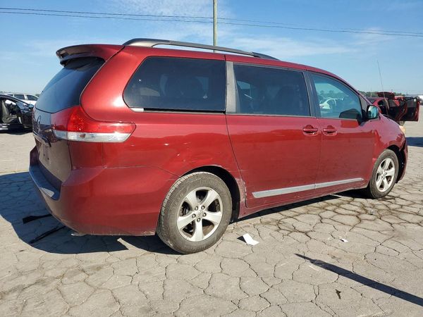 2013 TOYOTA SIENNA