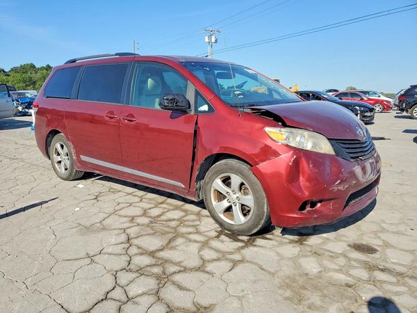 2013 TOYOTA SIENNA