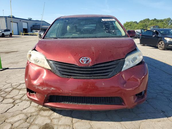 2013 TOYOTA SIENNA