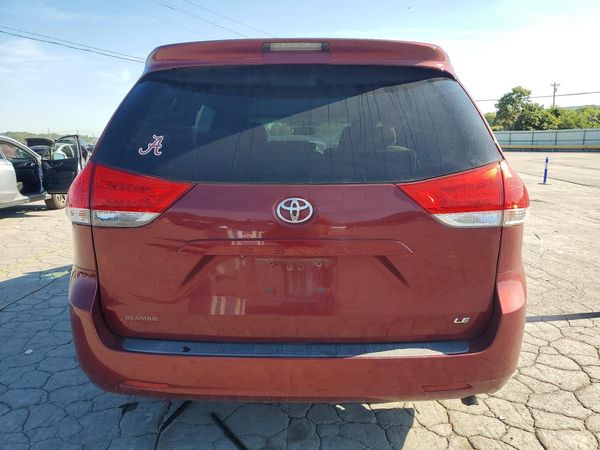 2013 TOYOTA SIENNA