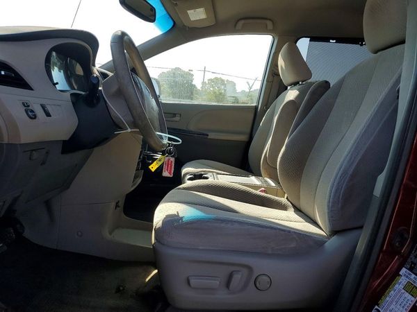 2013 TOYOTA SIENNA