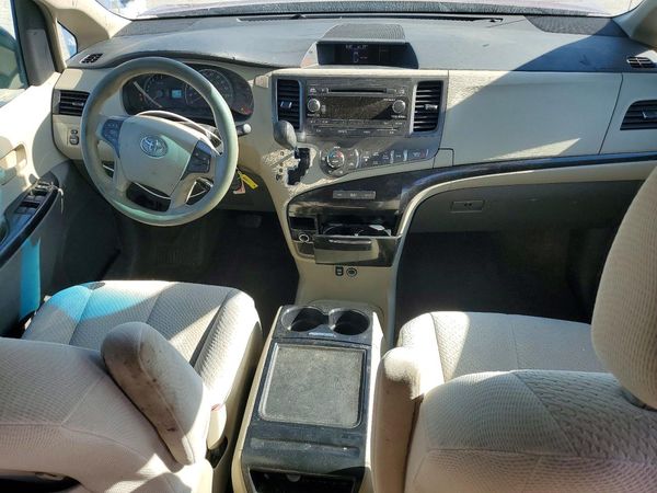 2013 TOYOTA SIENNA
