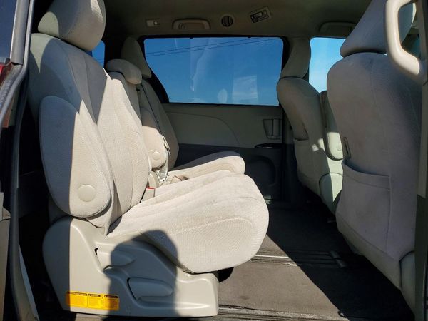 2013 TOYOTA SIENNA
