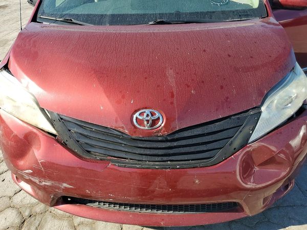 2013 TOYOTA SIENNA