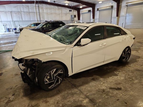 2025 HYUNDAI ELANTRA SEL Convenience — Front 3/4
