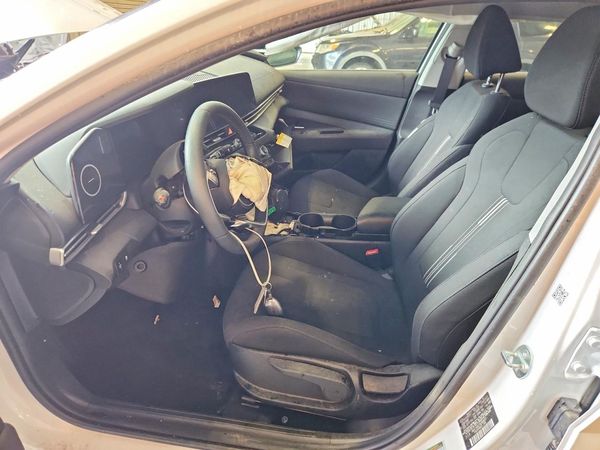 2025 HYUNDAI ELANTRA SEL Convenience — DENT