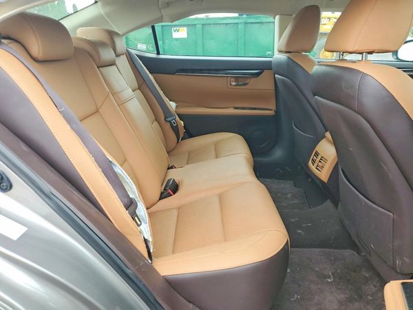 2017 LEXUS ES