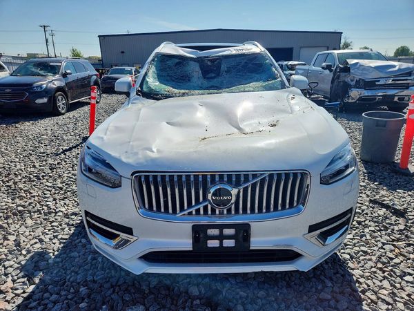 2025 VOLVO XC90 Plus Bright