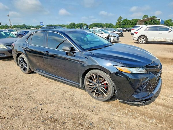 2018 TOYOTA CAMRY