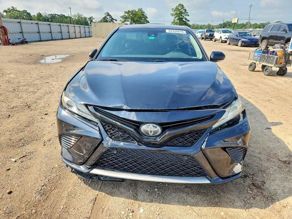 2018 TOYOTA CAMRY