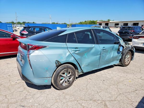 2016 TOYOTA PRIUS