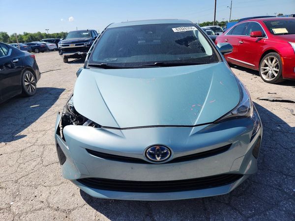 2016 TOYOTA PRIUS