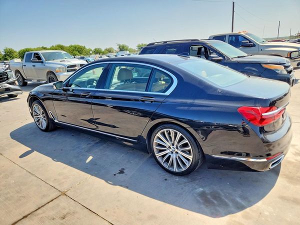 2016 BMW 750