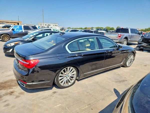 2016 BMW 750