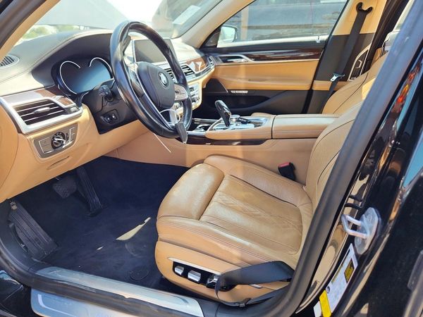 2016 BMW 750