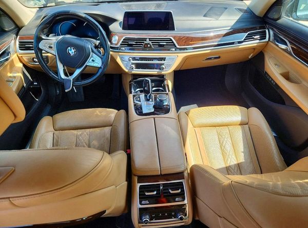 2016 BMW 750