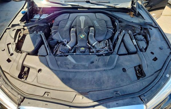 2016 BMW 750