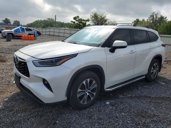 2021 TOYOTA HIGHLANDER XLE