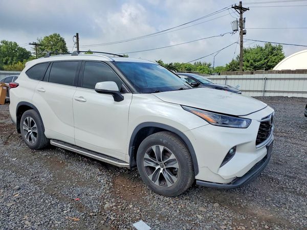 2021 TOYOTA HIGHLANDER XLE