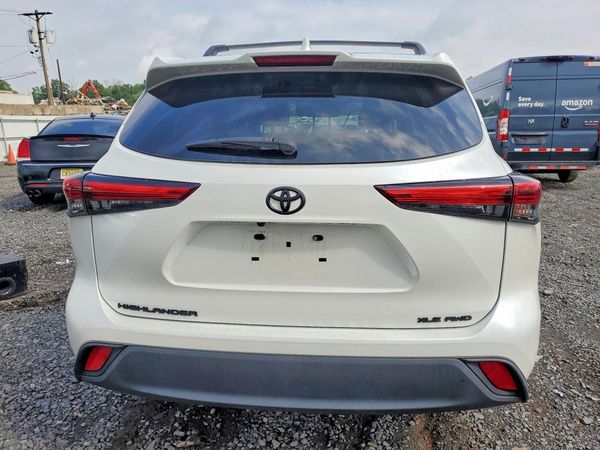2021 TOYOTA HIGHLANDER XLE