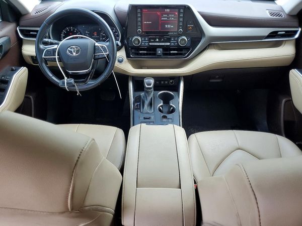 2021 TOYOTA HIGHLANDER XLE