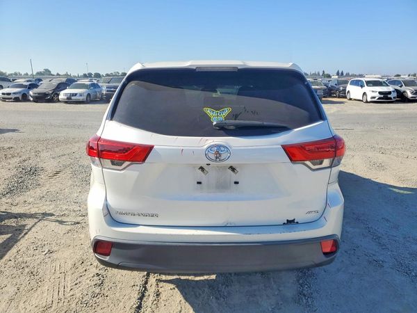 2019 TOYOTA HIGHLANDER LE/LE Plus