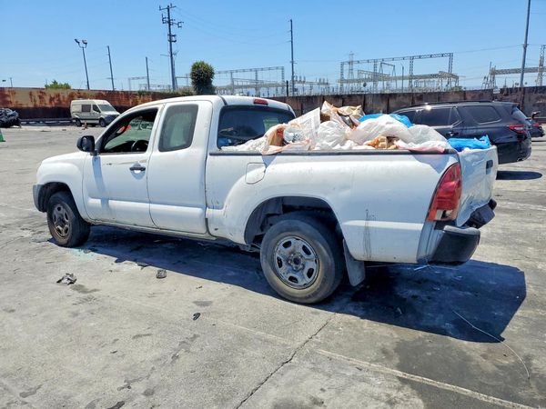 2015 TOYOTA TACOMA Delux Grade