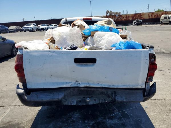 2015 TOYOTA TACOMA Delux Grade