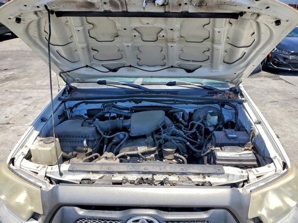 2015 TOYOTA TACOMA Delux Grade