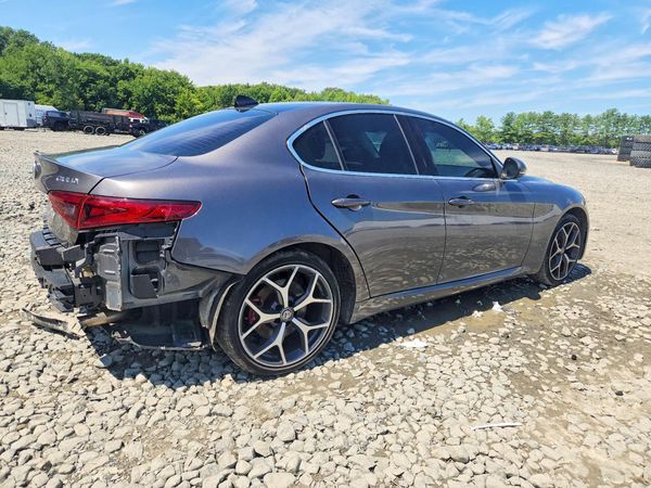 2021 ALFA ROMEO GIULIA