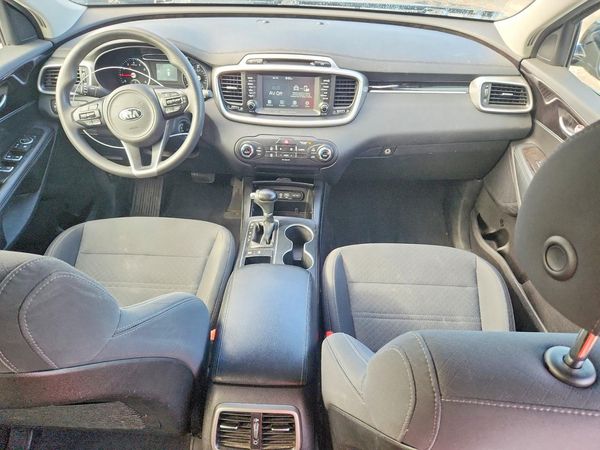 2018 KIA SORENTO L, LX