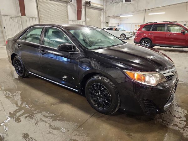 2014 TOYOTA CAMRY — Passenger 3/4