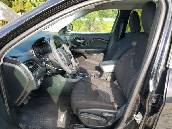 2019 JEEP CHEROKEE LATITUDE FWD
