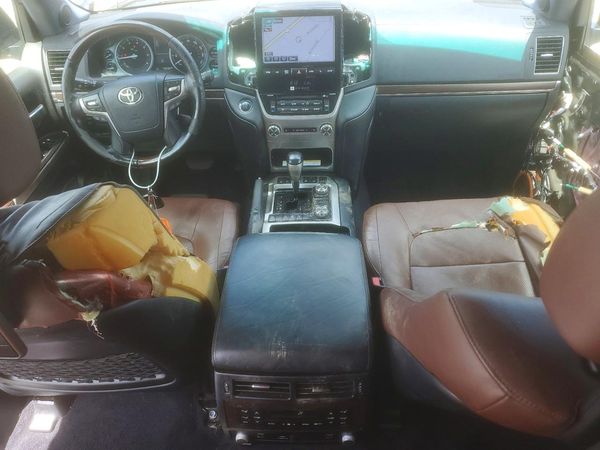 2016 TOYOTA LAND CRUISER