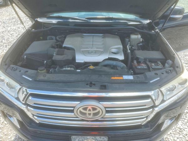 2016 TOYOTA LAND CRUISER