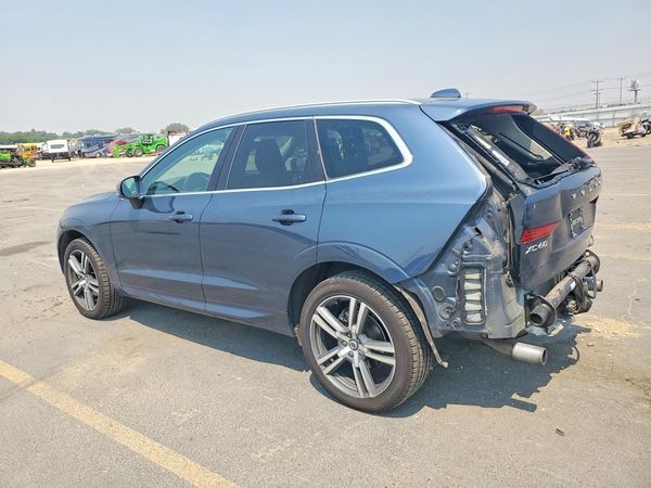 2021 VOLVO XC60 Momentum