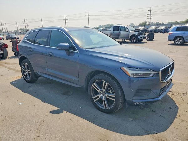 2021 VOLVO XC60 Momentum