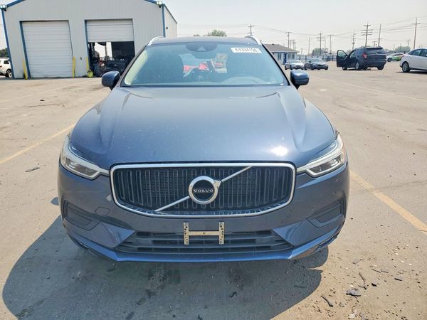 2021 VOLVO XC60 Momentum