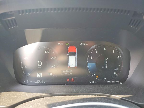 2021 VOLVO XC60 Momentum