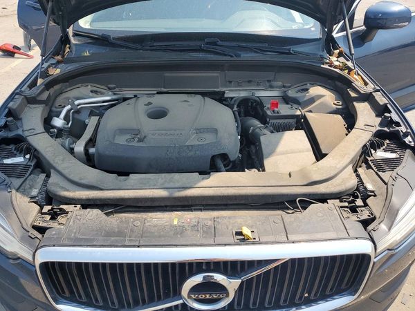 2021 VOLVO XC60 Momentum