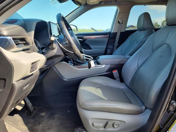 2022 TOYOTA HIGHLANDER Limited