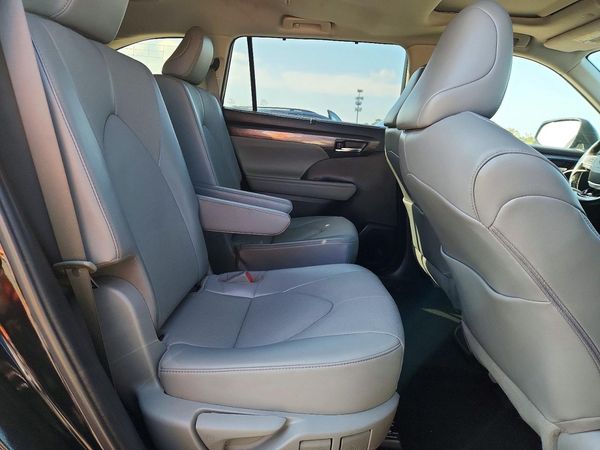 2022 TOYOTA HIGHLANDER Limited