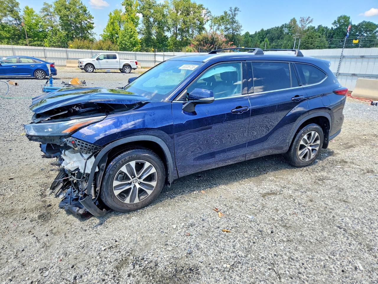 2022 TOYOTA HIGHLANDER XLE