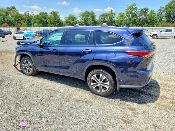 2022 TOYOTA HIGHLANDER XLE