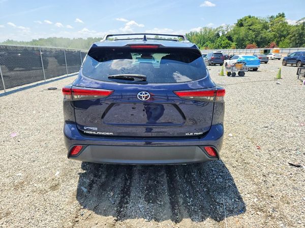 2022 TOYOTA HIGHLANDER XLE